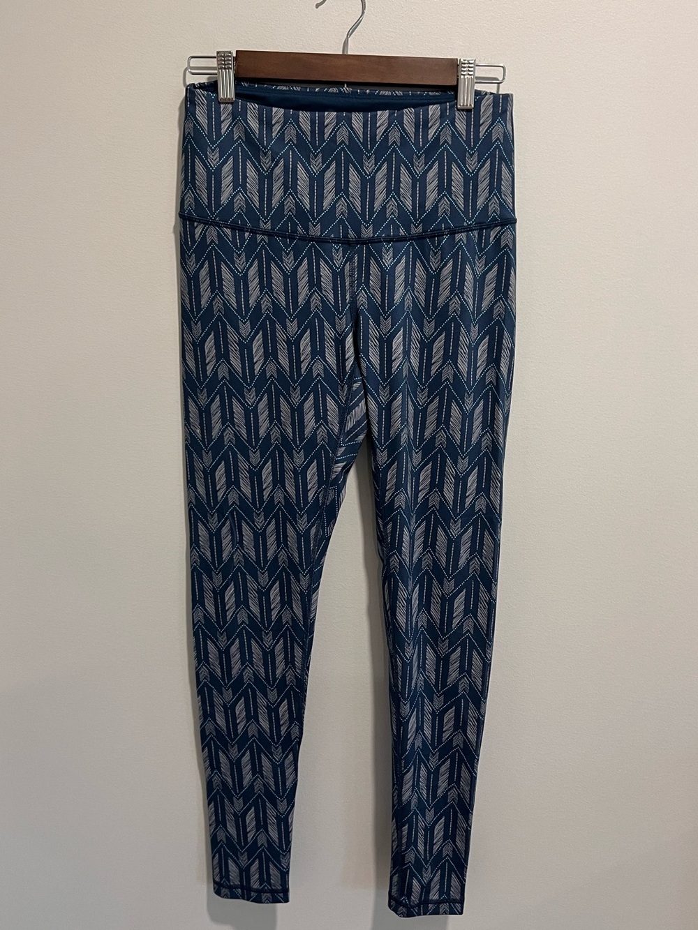 Lucy Blue Chevron-Patterned Leggings